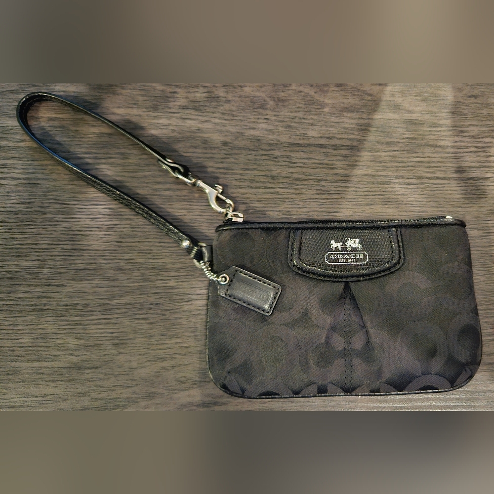 Like New! Black COACH Wallet/Wristlet